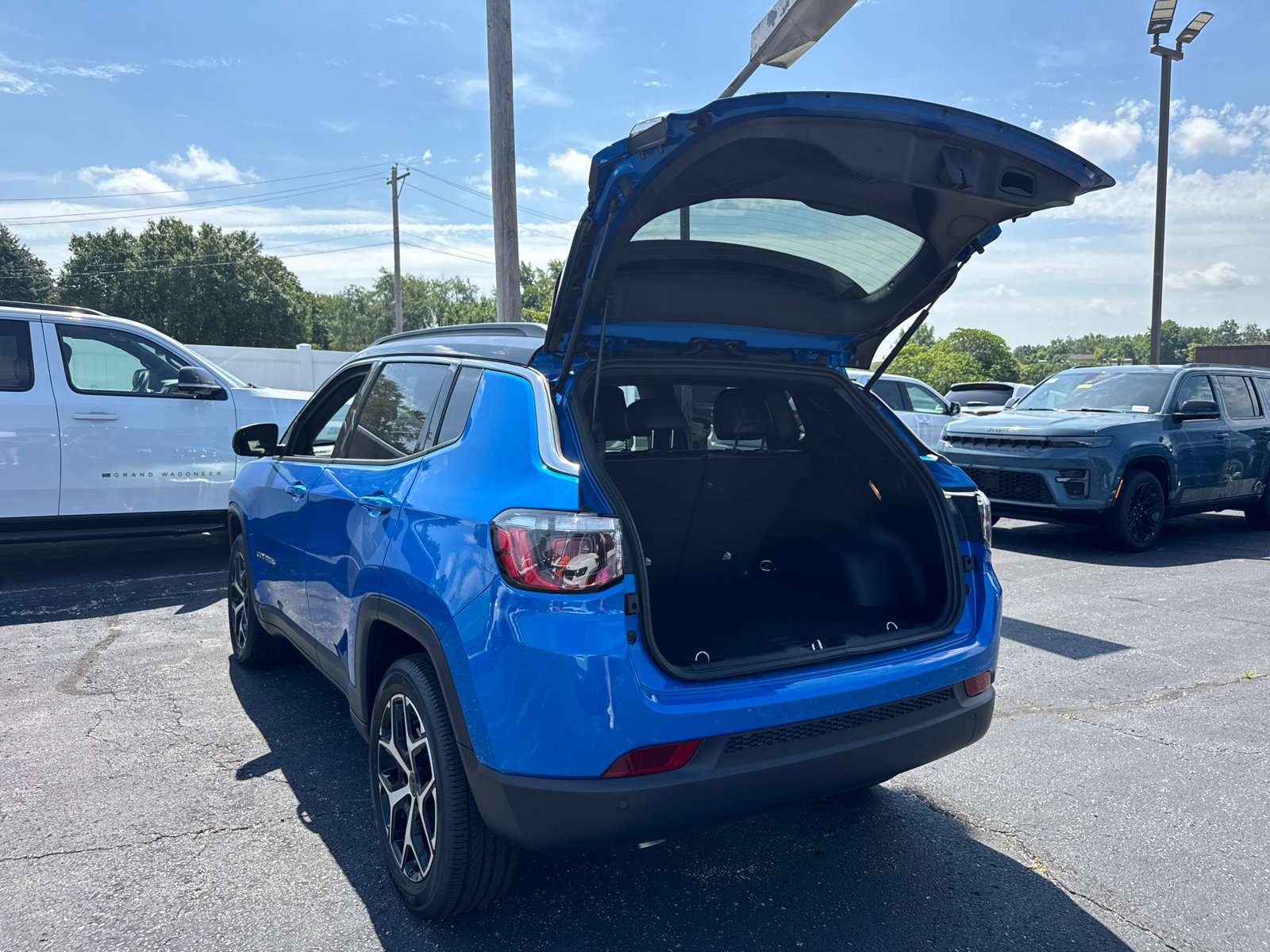 New 2026 Jeep Compass Limited AWD/4WD image 17