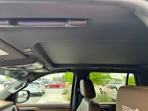 Used 2023 Chevrolet Tahoe High Country AWD/4WD image 32