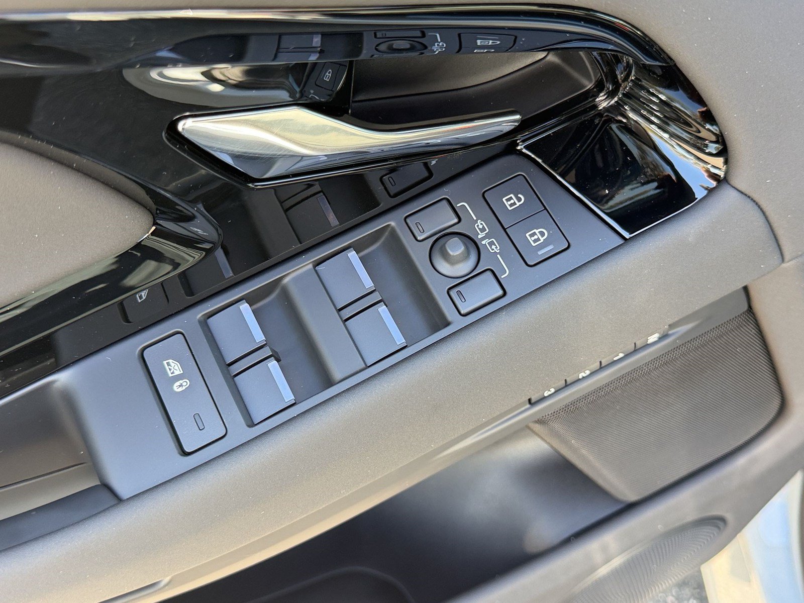 New 2026 Land Rover Range Rover Evoque S AWD/4WD image 27