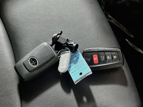 Used 2022 Toyota RAV4 XLE Premium FWD image 36