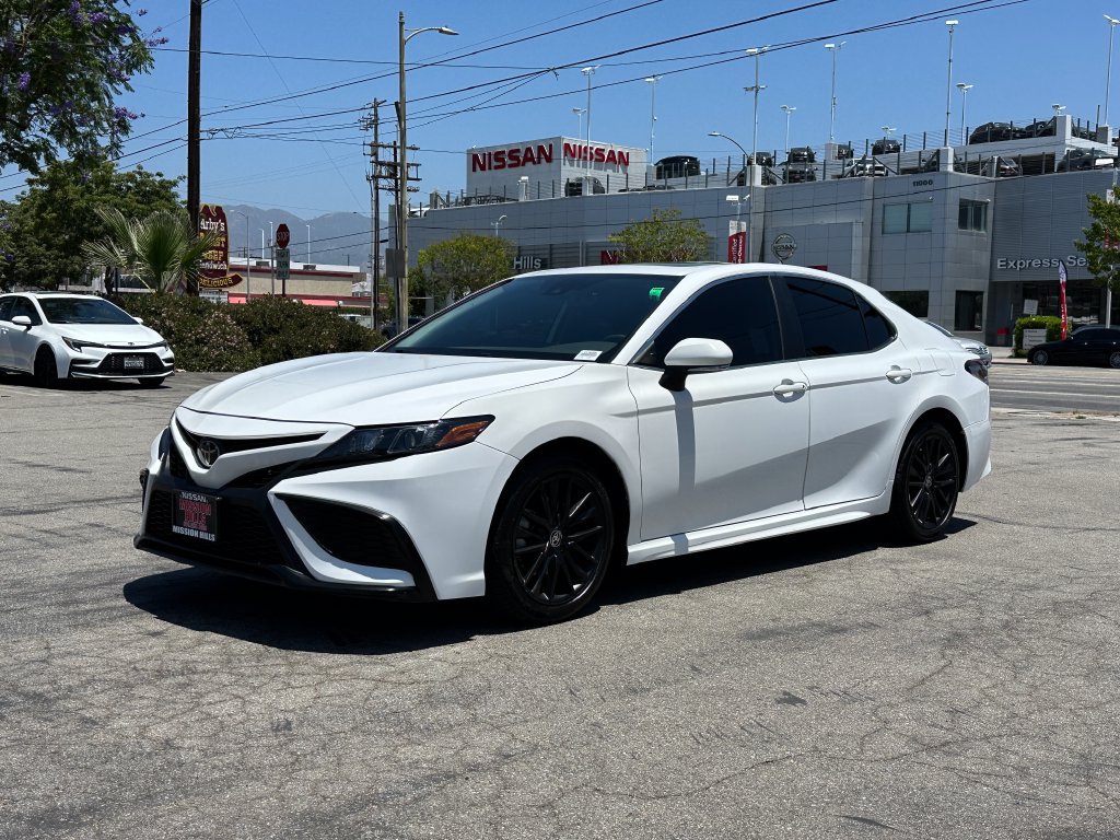 Used 2023 Toyota Camry SE w/ Convenience Package FWD image 2