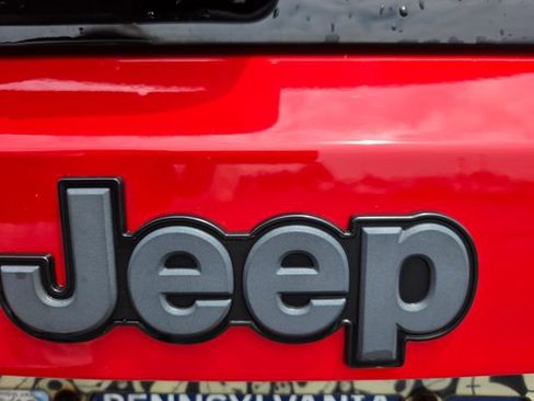 Used 2017 Jeep Renegade Trailhawk w/ Premium Trailhawk Package AWD/4WD image 26