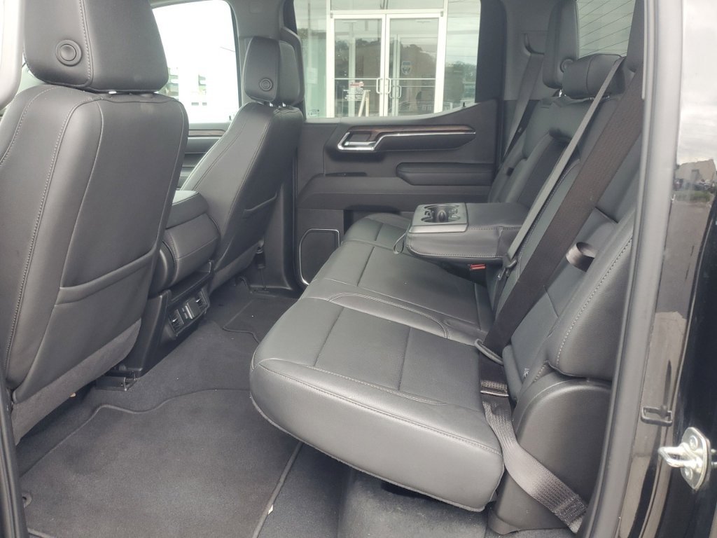 Used 2025 GMC Sierra 1500 SLT AWD/4WD image 16