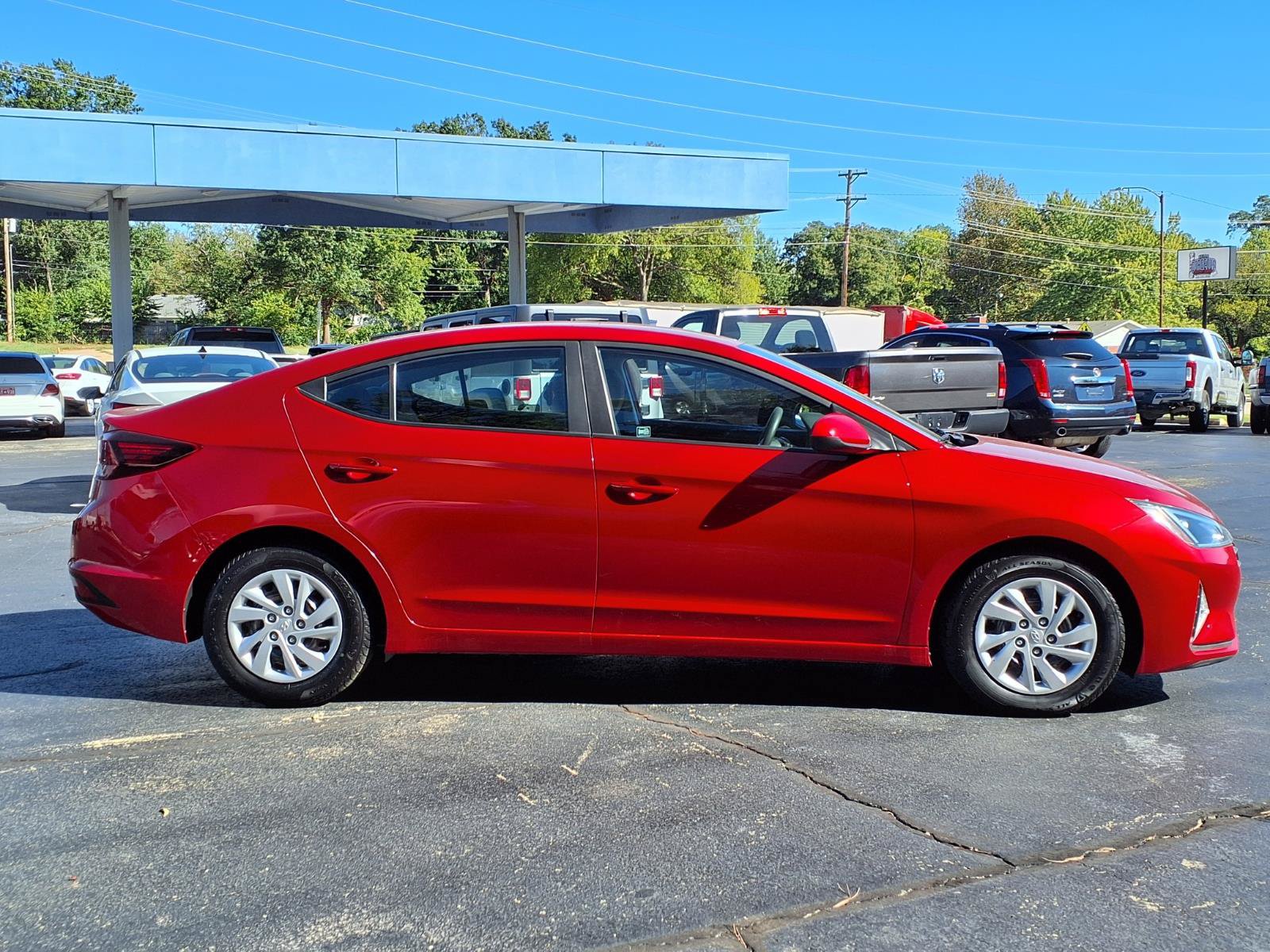 Used 2019 Hyundai Elantra SE FWD image 2