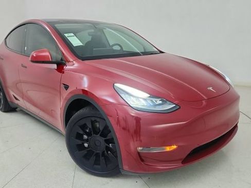 Used 2022 Tesla Model Y Long Range image 1