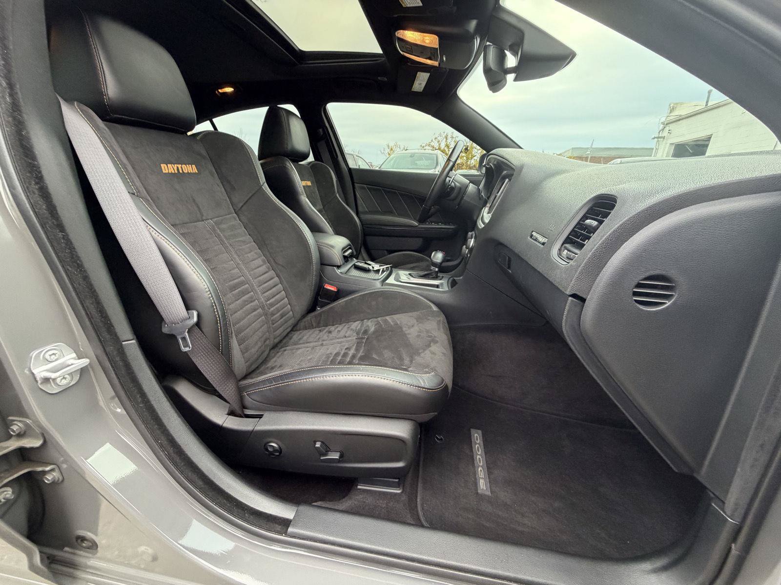 Used 2017 Dodge Charger R/T RWD image 37