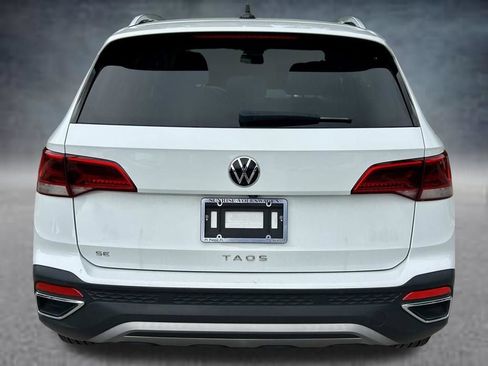 Used 2022 Volkswagen Taos SE FWD image 6
