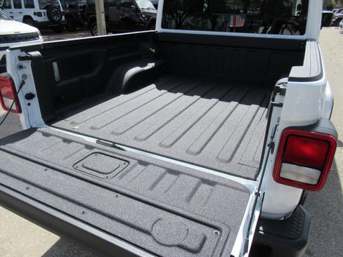 New 2026 Jeep Gladiator Sport AWD/4WD image 24