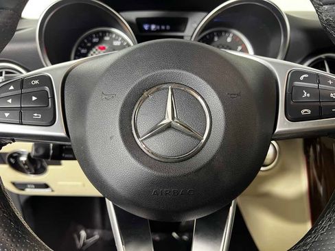 Used 2019 Mercedes-Benz SLC 300 w/ Premium Package image 30
