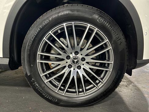 Used 2025 Mercedes-Benz GLC 300 4MATIC image 9