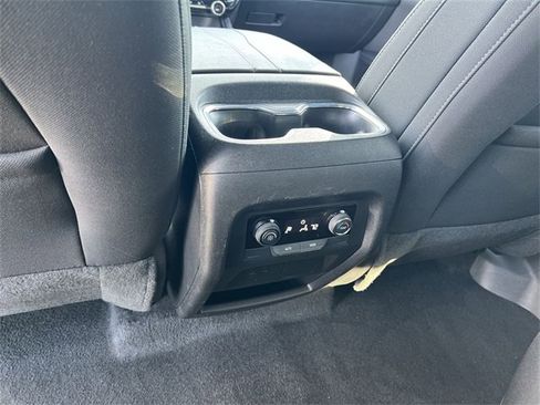 Certified 2025 Chevrolet Traverse LT image 20