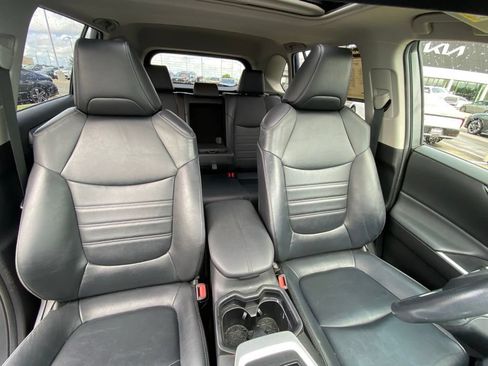 Used 2021 Toyota RAV4 XLE Premium FWD image 27