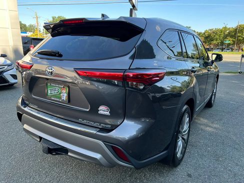 Used 2022 Toyota Highlander Platinum AWD/4WD image 4