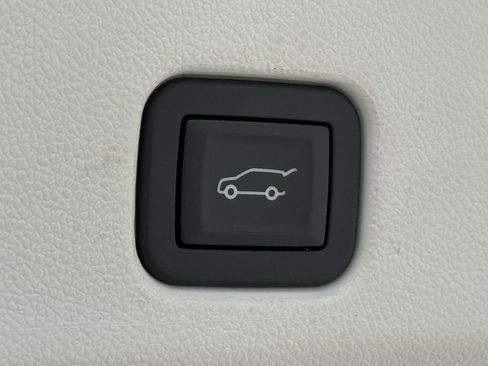 Used 2025 Buick Enclave Avenir image 26