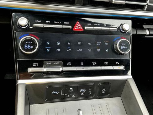 Used 2025 Hyundai Santa Fe Limited image 16