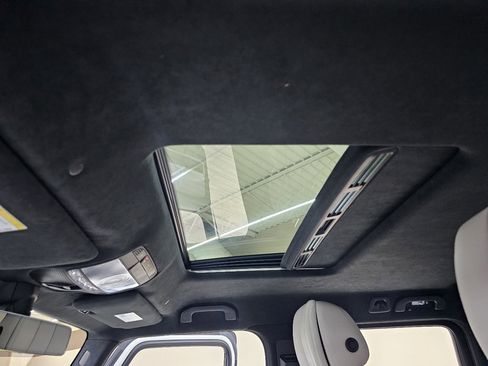 Used 2021 Mercedes-Benz G 63 AMG 4MATIC w/ G Manufaktur Interior Package image 40