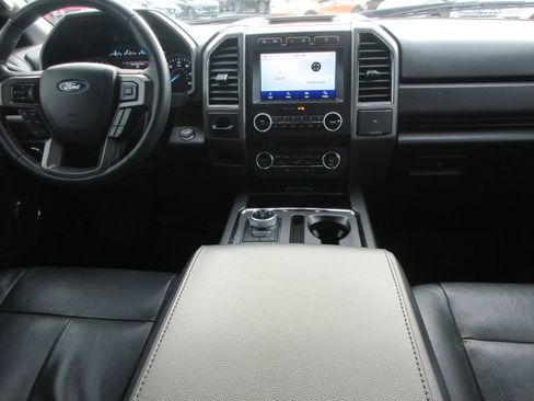 Used 2020 Ford Expedition XLT image 17