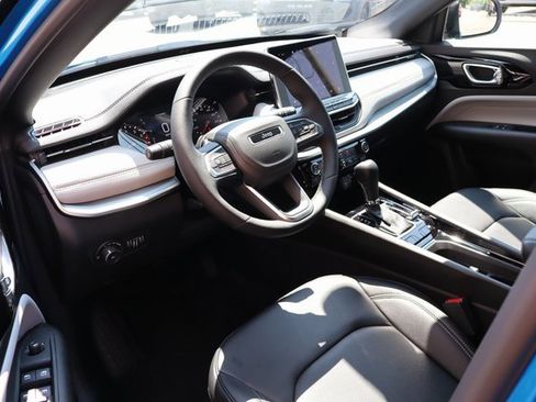 New 2025 Jeep Compass Limited image 11