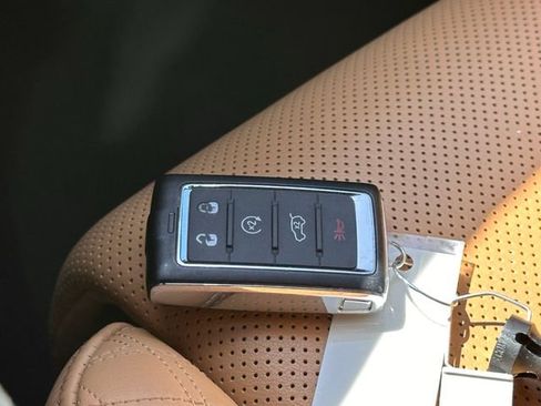Used 2024 Jeep Grand Cherokee L Summit w/ Luxury Tech Group V AWD/4WD image 39