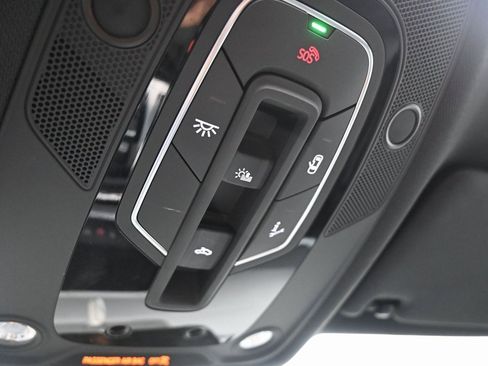 Used 2025 Audi Q5 2.0T Premium image 18