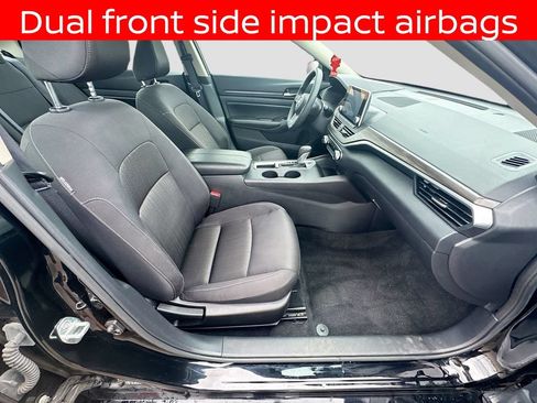 Used 2025 Nissan Altima 2.5 SV FWD image 25