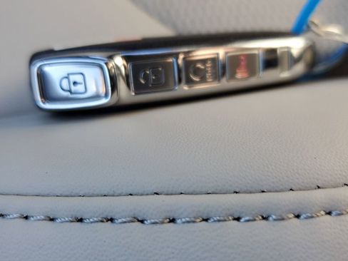 Used 2025 Kia Niro EX image 21