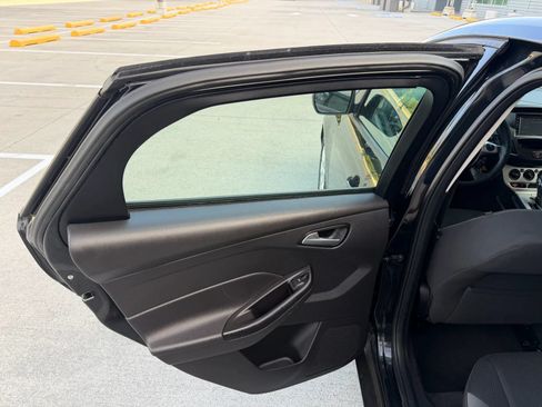 Used 2013 Ford Focus SE FWD image 25