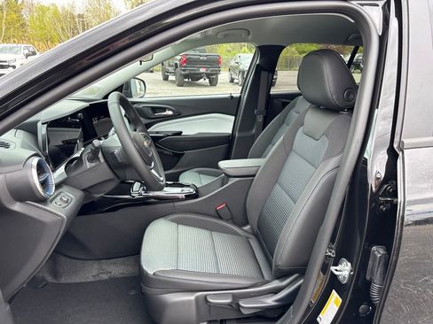 New 2026 Chevrolet Trax LT w/ LT Convenience Package FWD image 8