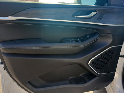 New 2026 Jeep Grand Cherokee Limited AWD/4WD image 25