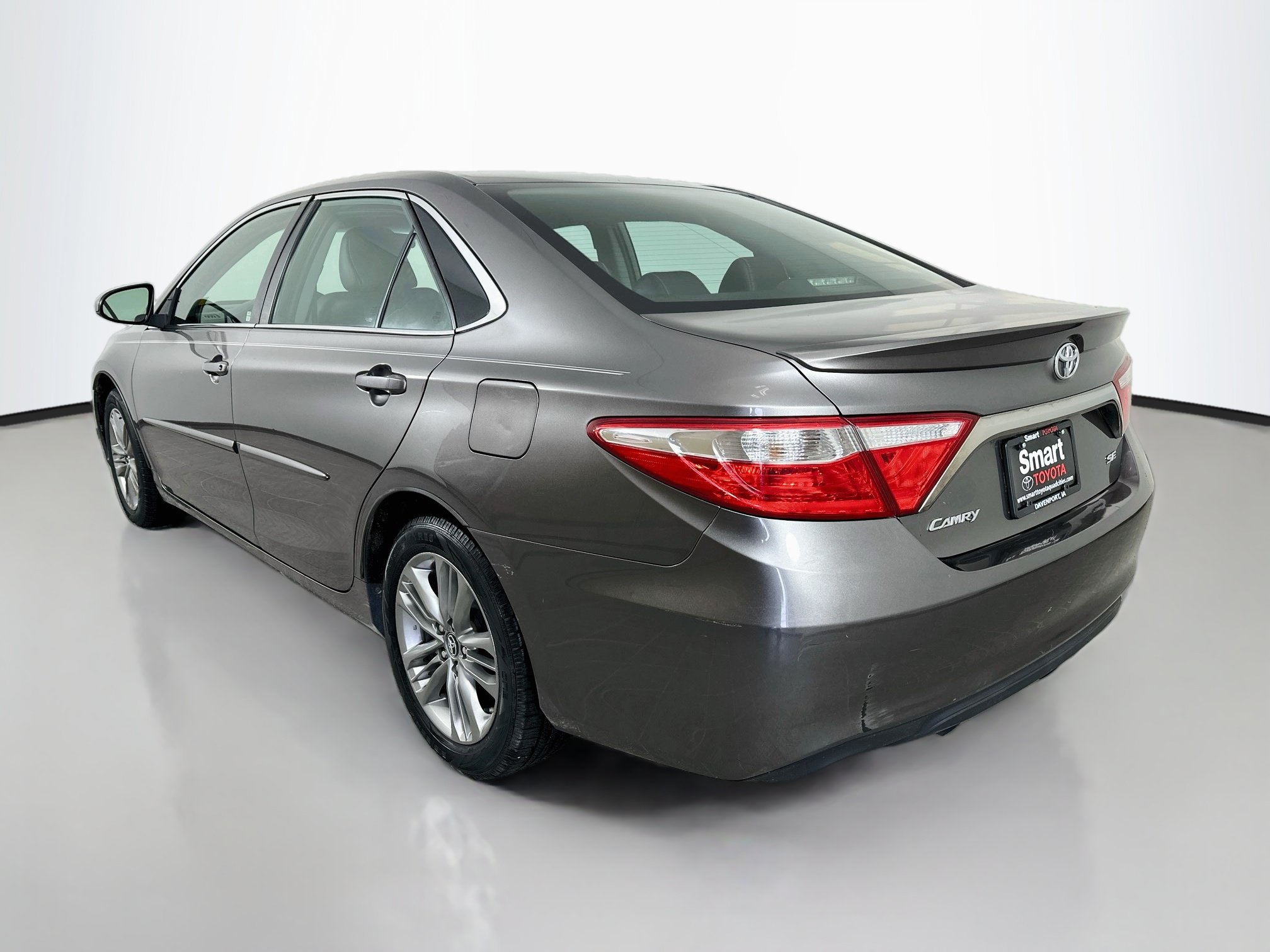 Used 2017 Toyota Camry SE FWD image 5