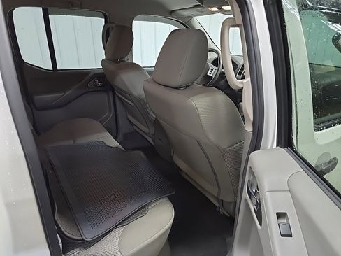 Used 2019 Nissan Frontier SV image 17