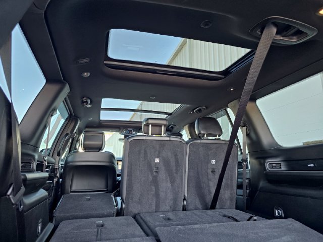 Used 2023 Jeep Wagoneer 4WD w/ Premium Group I image 15