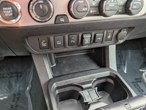 Used 2023 Toyota Tacoma Limited AWD/4WD image 25