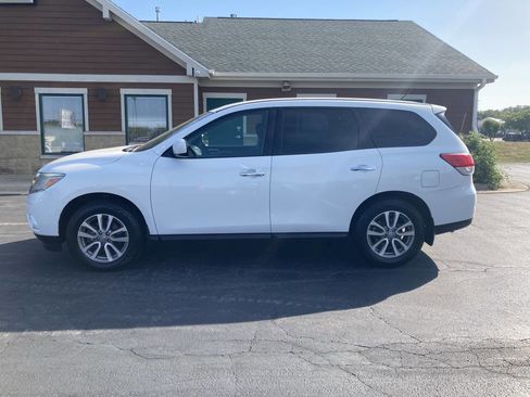 Used 2014 Nissan Pathfinder S image 2