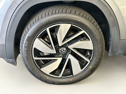 Used 2025 Volkswagen Atlas SE AWD/4WD image 36