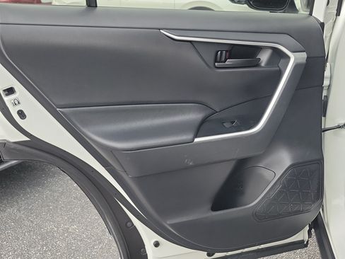 Used 2020 Toyota RAV4 LE FWD image 16