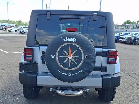 Used 2017 Jeep Wrangler Unlimited Sahara w/ Dual Top Group AWD/4WD image 4