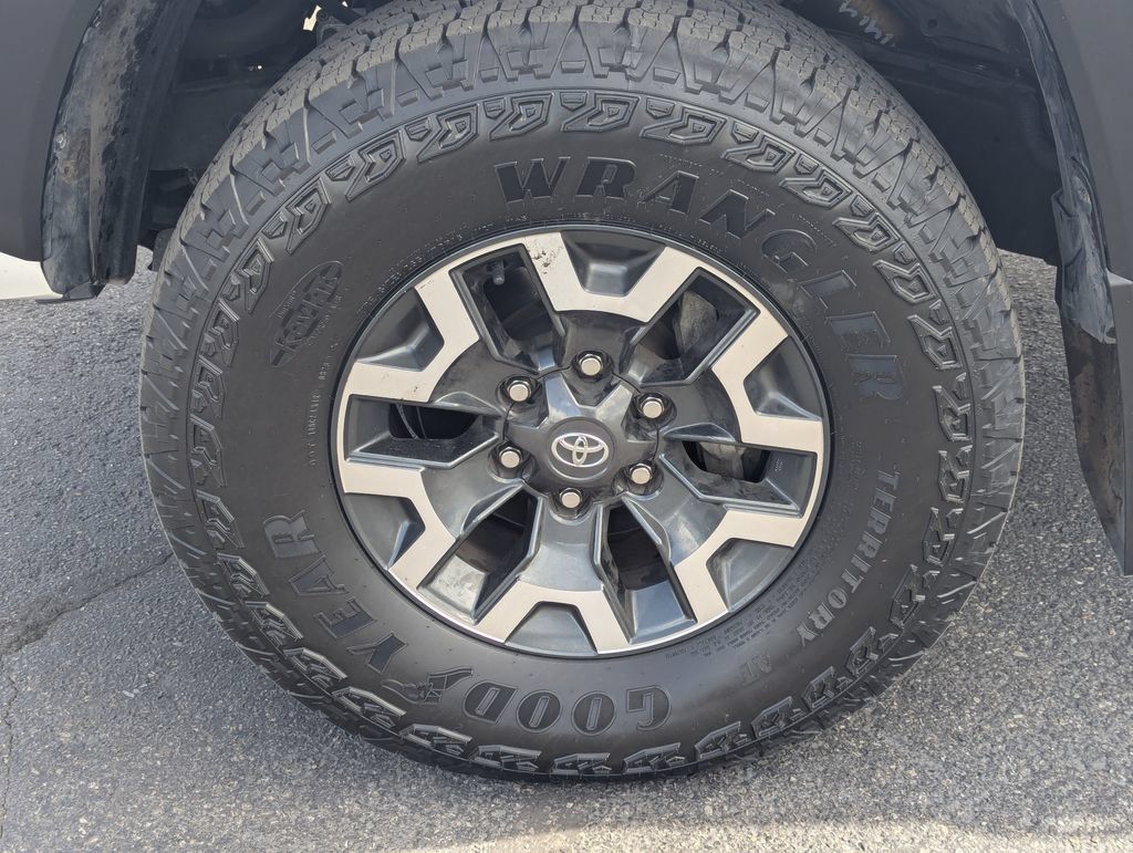Used 2023 Toyota Tacoma TRD Off-Road AWD/4WD image 15