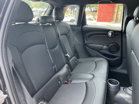 Used 2021 MINI Cooper 4-Door Hardtop image 32