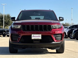 Used 2023 Jeep Grand Cherokee Altitude video 2