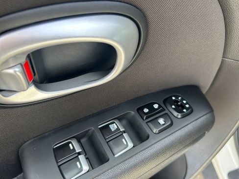 Used 2019 Kia Soul FWD image 22