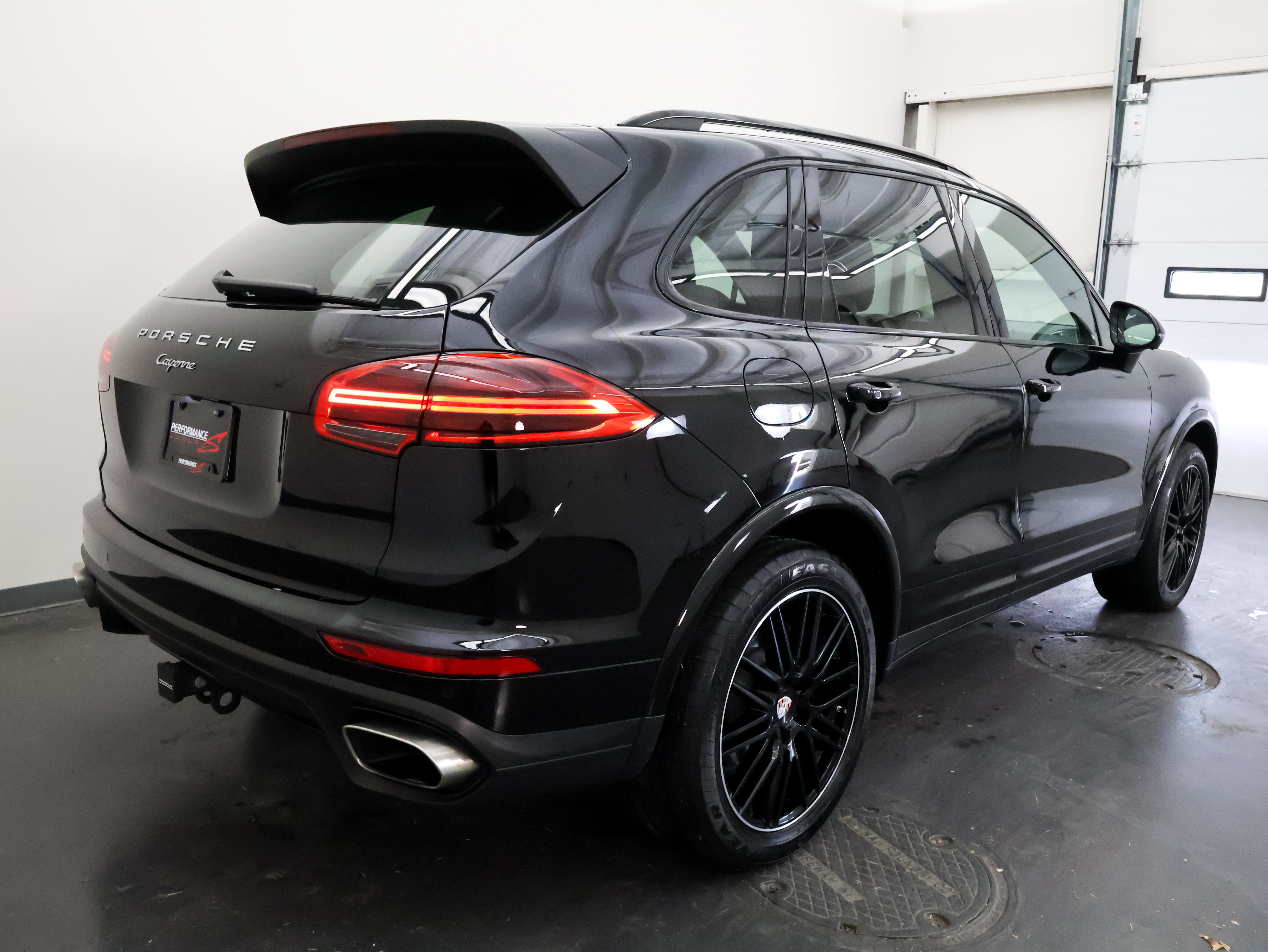 Used 2018 Porsche Cayenne Platinum Edition AWD/4WD image 3
