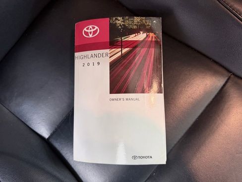 Used 2019 Toyota Highlander XLE FWD image 42