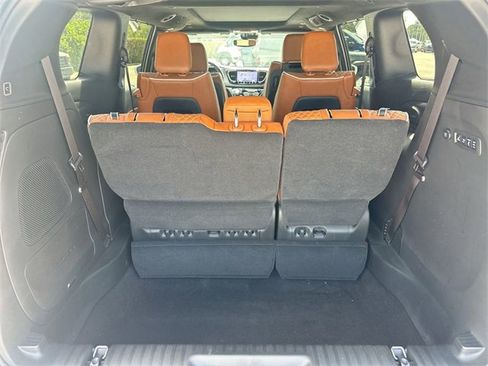 Used 2024 Chrysler Pacifica Pinnacle image 9