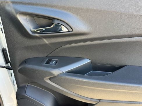 Used 2025 Chevrolet Trax LT w/ LT Convenience Package image 20