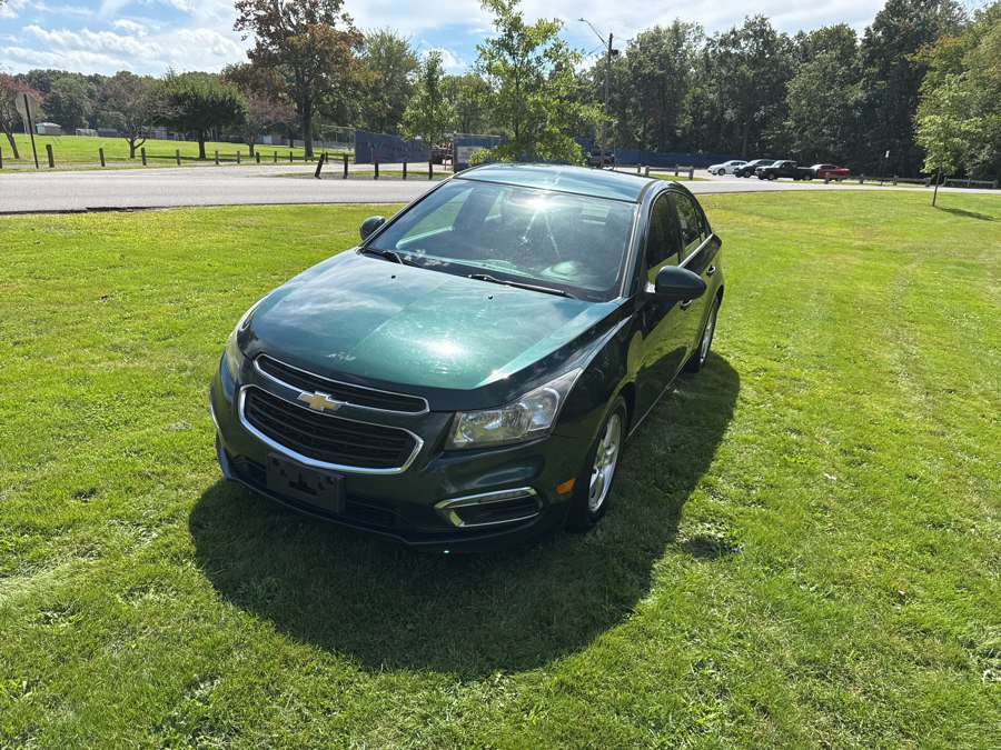 Used 2015 Chevrolet Cruze LT w/ Technology Package FWD image 4