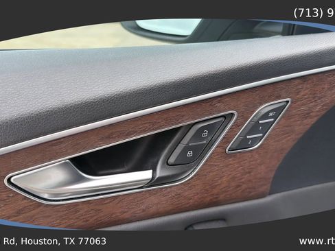 Used 2020 Audi Q8 Prestige w/ Prestige Package image 19