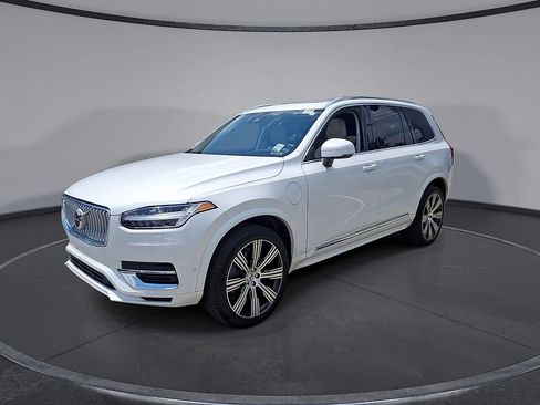 Certified 2025 Volvo XC90 T8 Ultra w/ Protection Package Premier AWD/4WD image 3