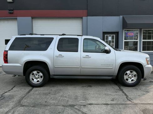 Used 2012 Chevrolet Suburban LT w/ Luxury Package AWD/4WD image 3