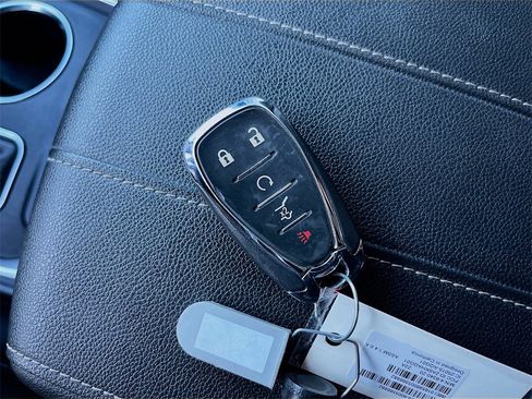 Used 2023 Chevrolet Traverse LT image 34